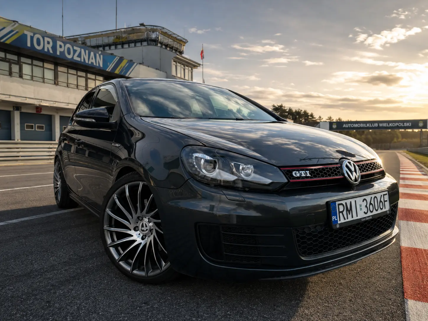 VOLKSWAGEN Golf GTI 35