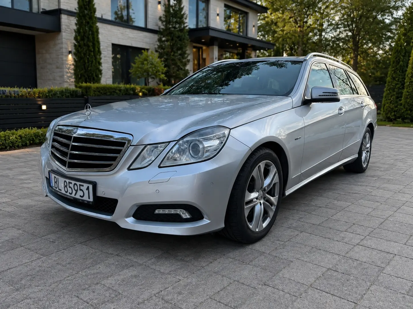 MERCEDES-BENZ E class
