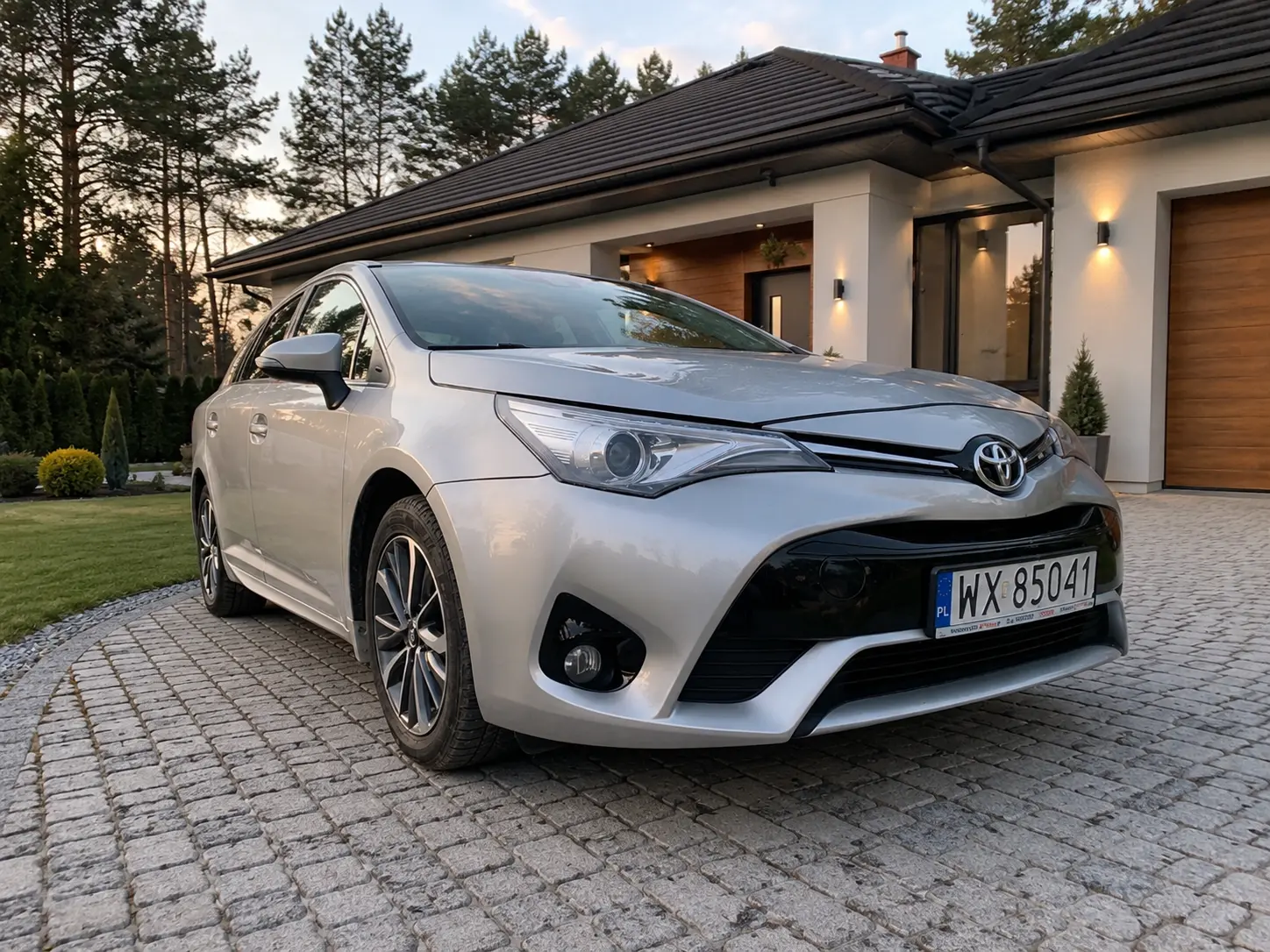 TOYOTA AVENSIS